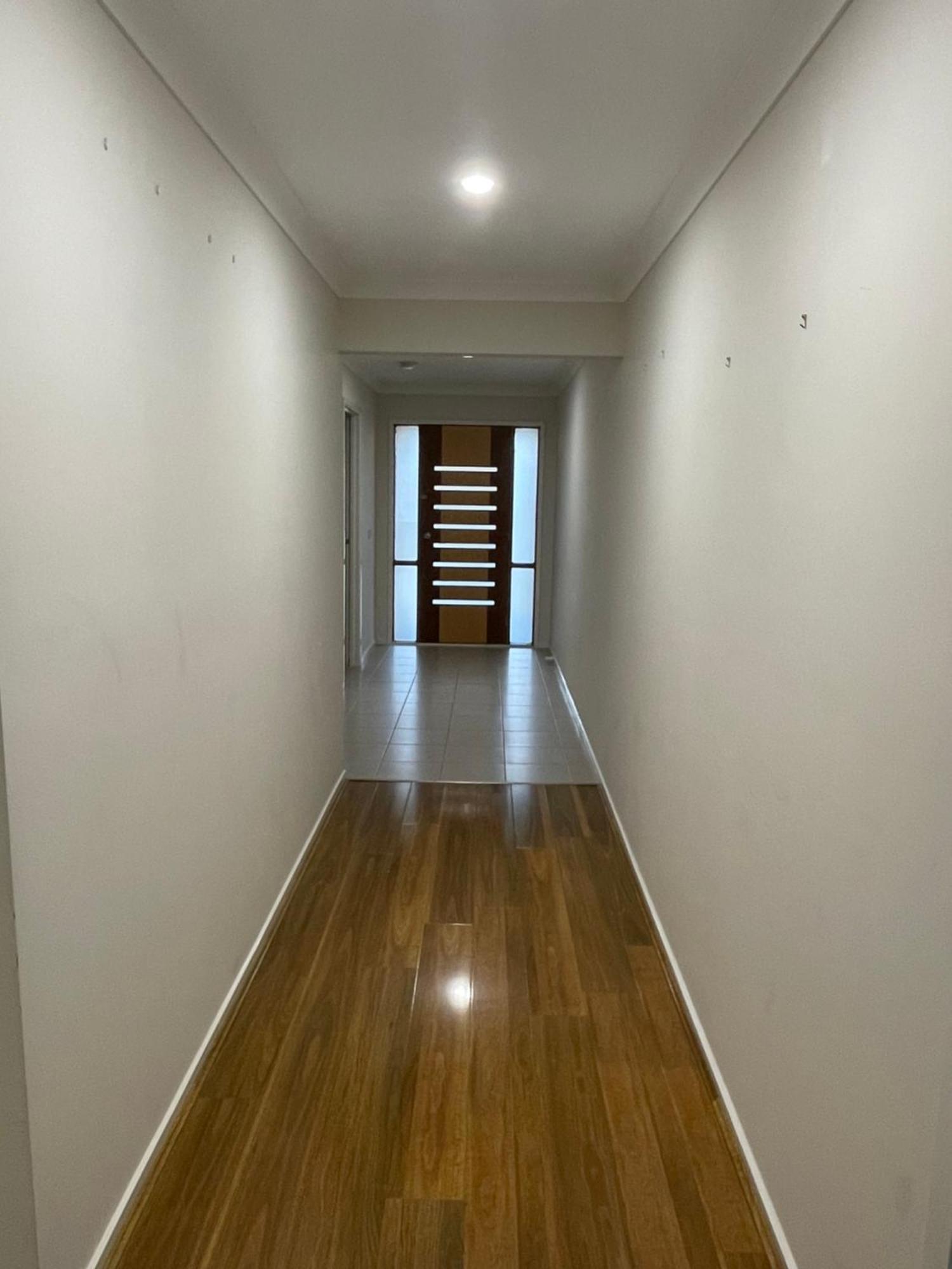 Elegant Master Bedroom With Private Bathroom Homestay Point Cook